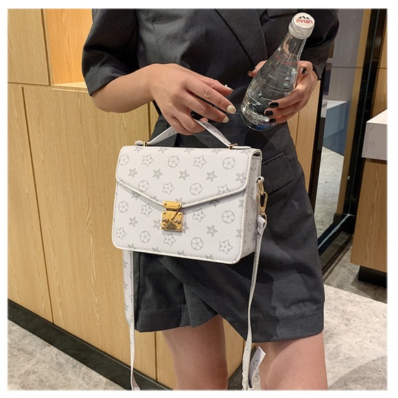 COPY - White Small Square Bag. - Picture 1 of 4